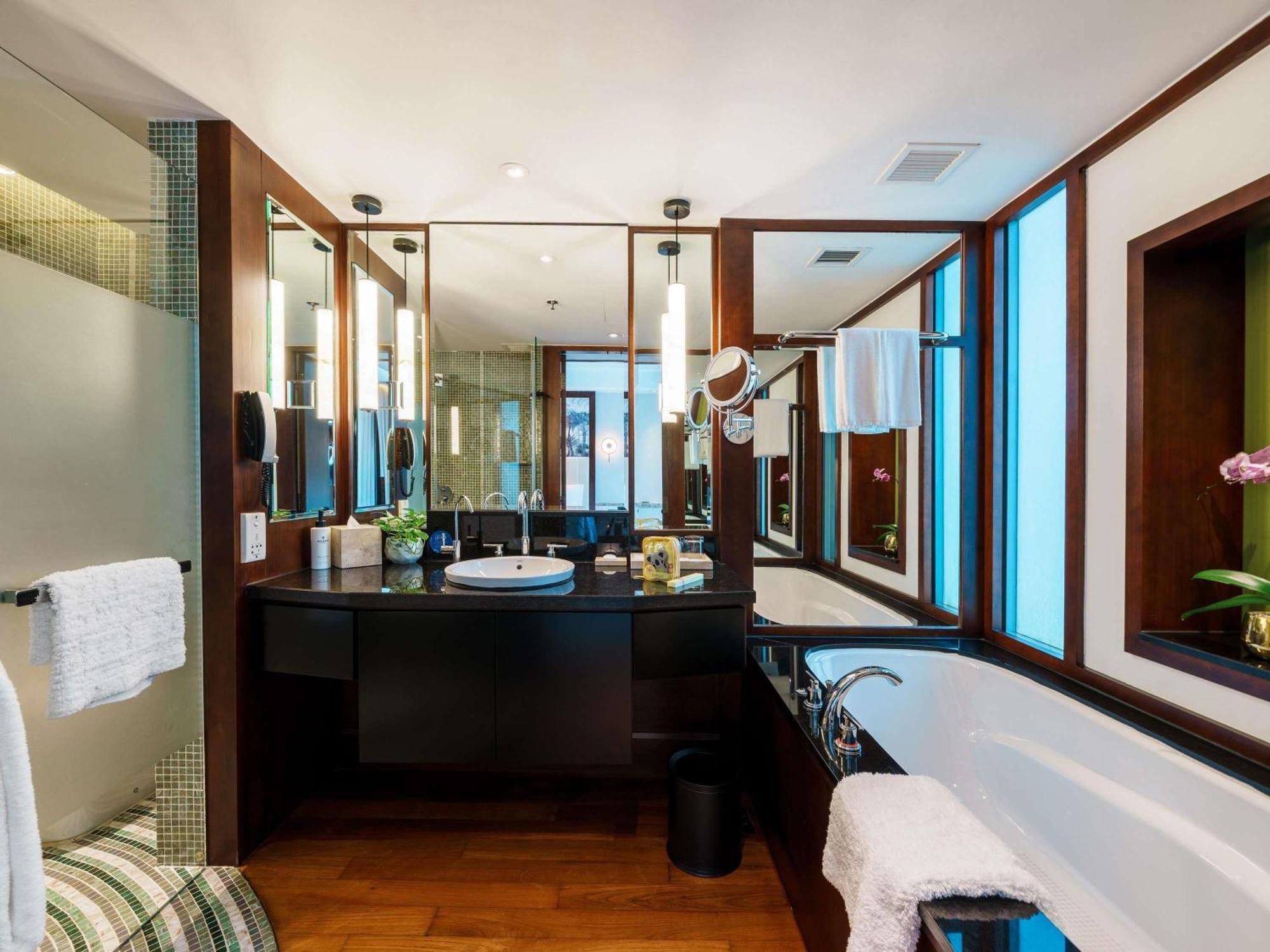 Luxury Garden View Room 1 King Size Bed